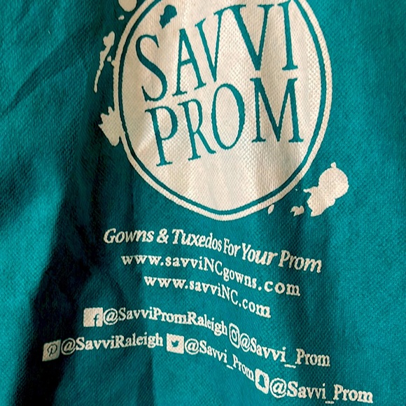 Evening gown Gorgeous black dress worn once. Black shiny beading to the floor. - Picture 9 of 17